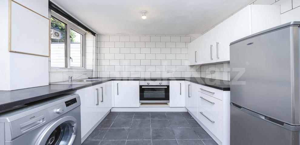 			NEW INSTRUCTION , 4 Bedroom, 1 bath, 1 reception House			 Dunston Road, Clapham Junction